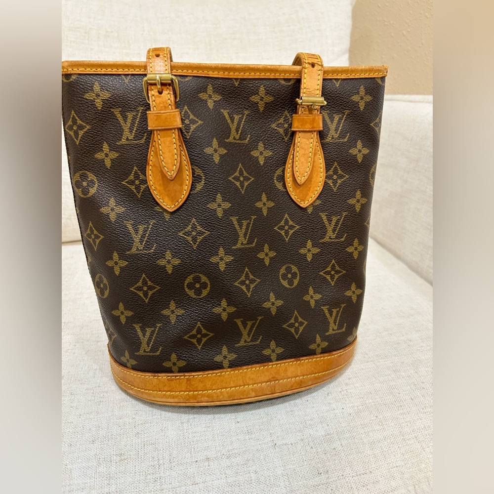 Louis Vuitton Monogram Petit Bucket 23 - Picture 10 of 16